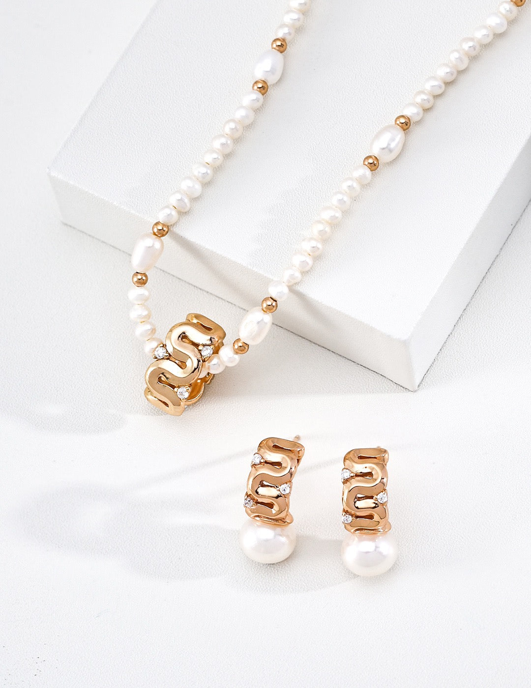 S925 Sterling Silver Natural Pearl & Zirconia Necklace — Vintage Gold & Platinum | D0769